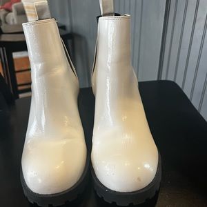 Dirty Laundry-White booties-size 8.5